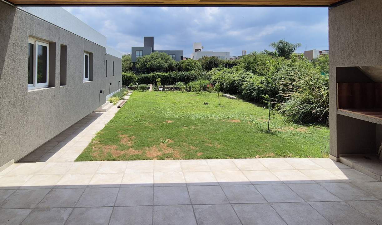 Casa Amoblada en Las Cañitas Barrio Privado - Amplia, luminosa y a estrenar