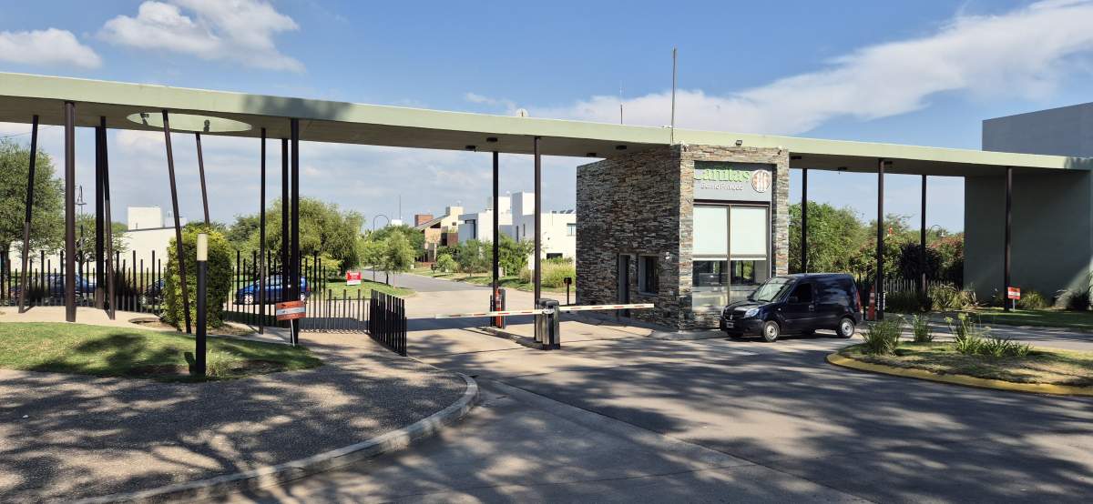 Casa Amoblada en Las Cañitas Barrio Privado - Amplia, luminosa y a estrenar