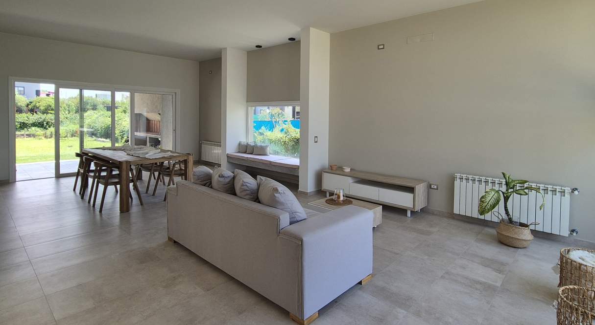 Casa Amoblada en Las Cañitas Barrio Privado - Amplia, luminosa y a estrenar