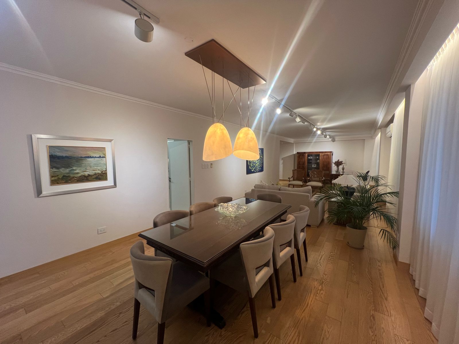 LUJOSO PISO EN VENTA BARRIO CENTRO CIUDAD DE CORDOBA - CON COCHERA-.