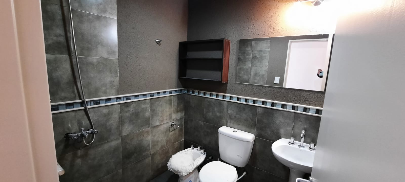 Casa. 2 dormitorios. 2 baños. Amplio patio. La Estanzuela (La Calera).-