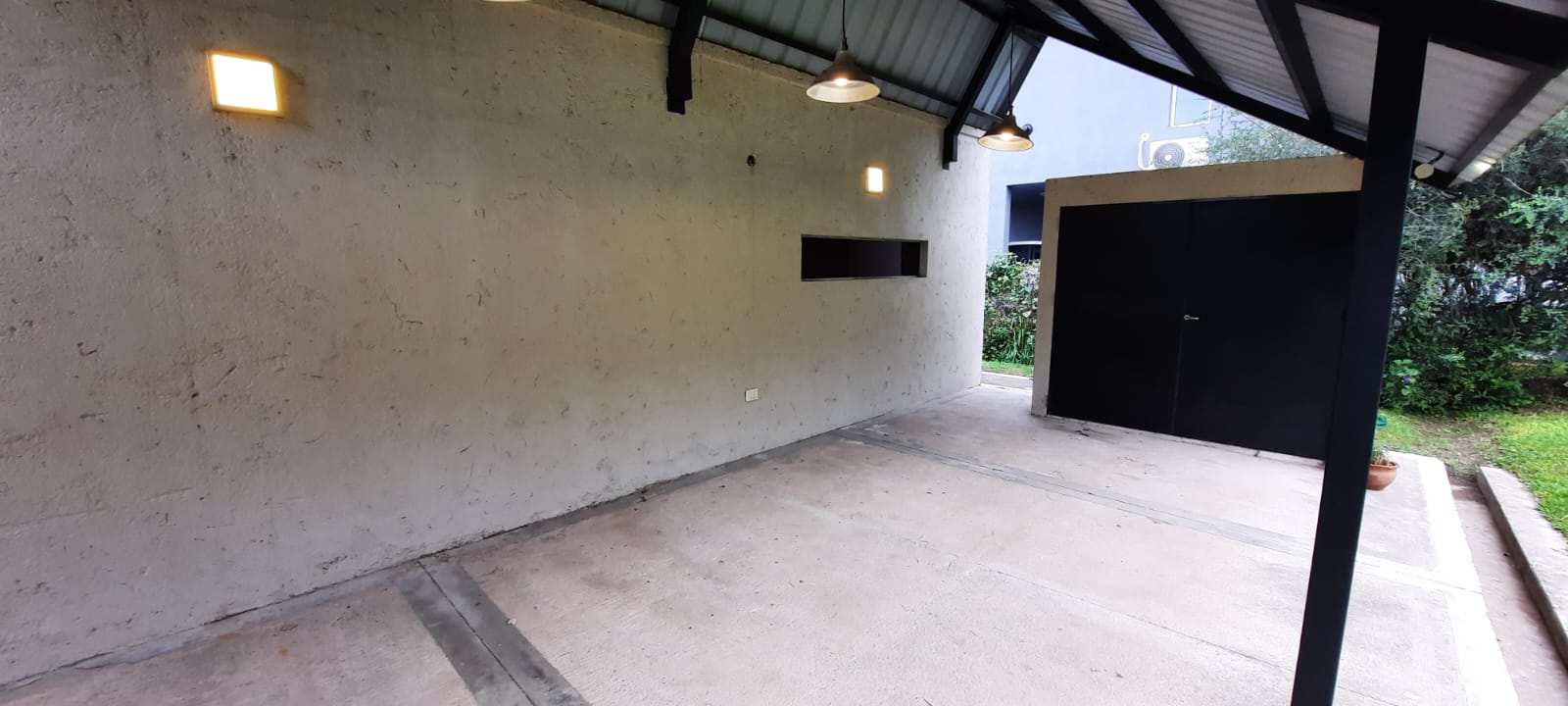 Casa. 2 dormitorios. 2 baños. Amplio patio. La Estanzuela (La Calera).-
