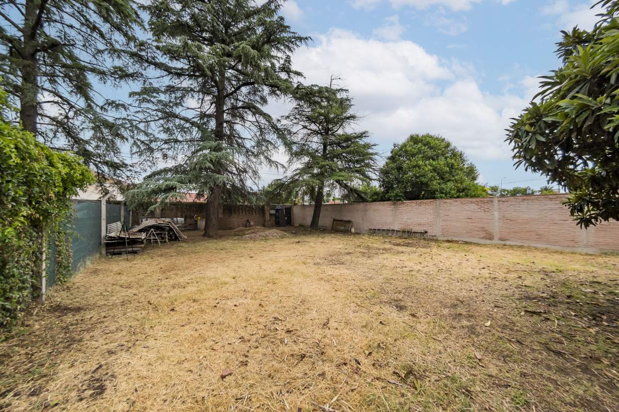 Terreno con proyecto aprobado para 4 casas. A 20 mts. de la Av. Gauss. B Villa Belgrano