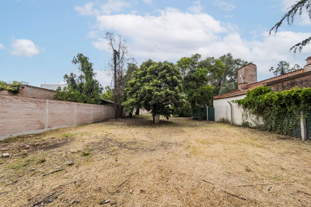 Terreno con proyecto aprobado para 4 casas. A 20 mts. de la Av. Gauss. B Villa Belgrano