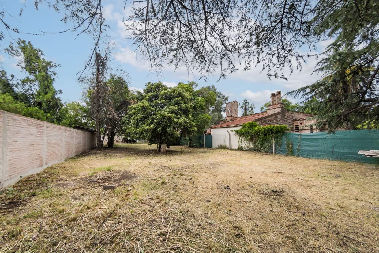 Terreno con proyecto aprobado para 4 casas. A 20 mts. de la Av. Gauss. B Villa Belgrano