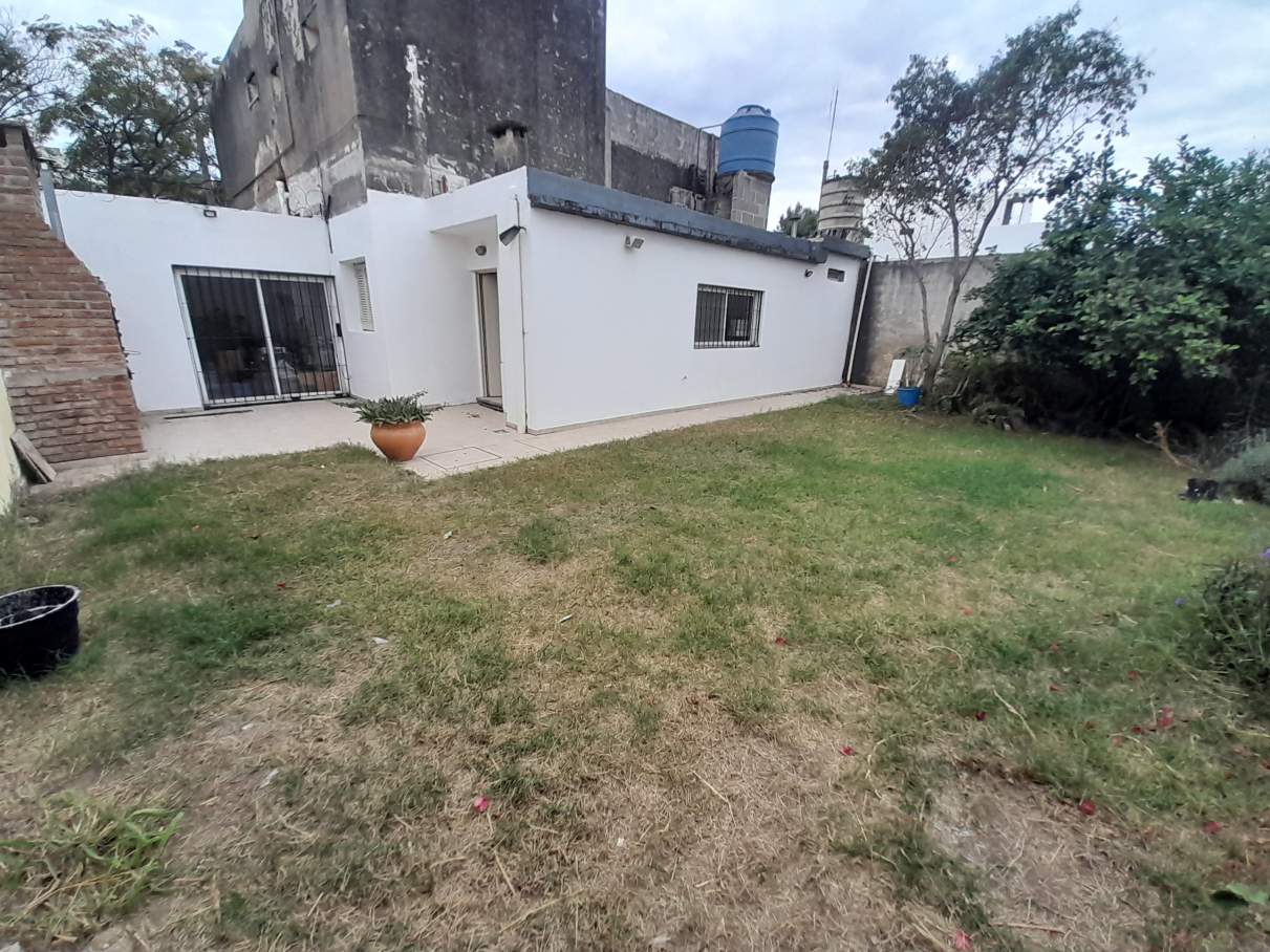 GRAL PUEYRREDON - GARAY 1118 - CASA 2 DORMITORIOS EN ALQUILER