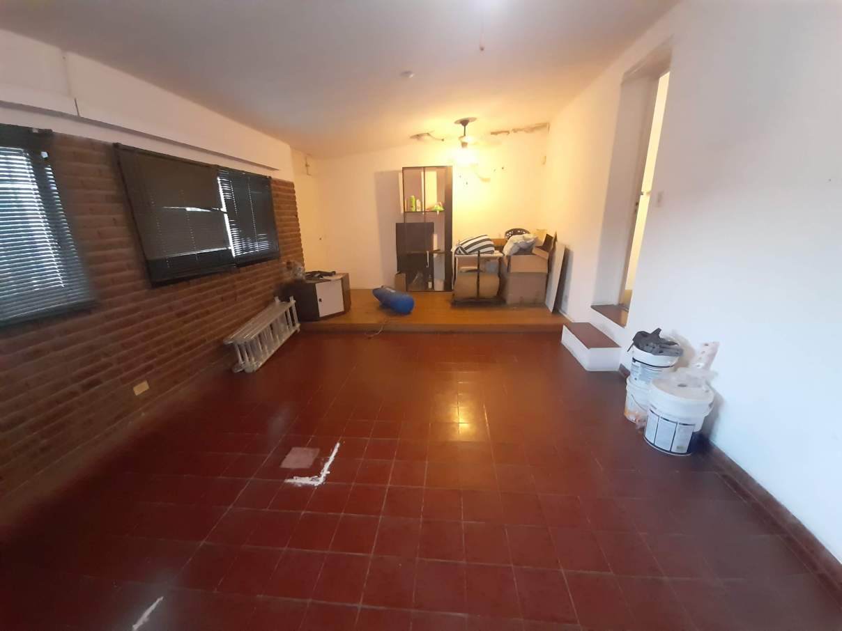 SALVATIERRA VENDE - BARRIO JUNIORS - 3 DORM- PATIOPISICINA - MEJOR UBICACION