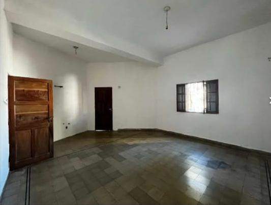 APTTO VENDO CASA B COLON