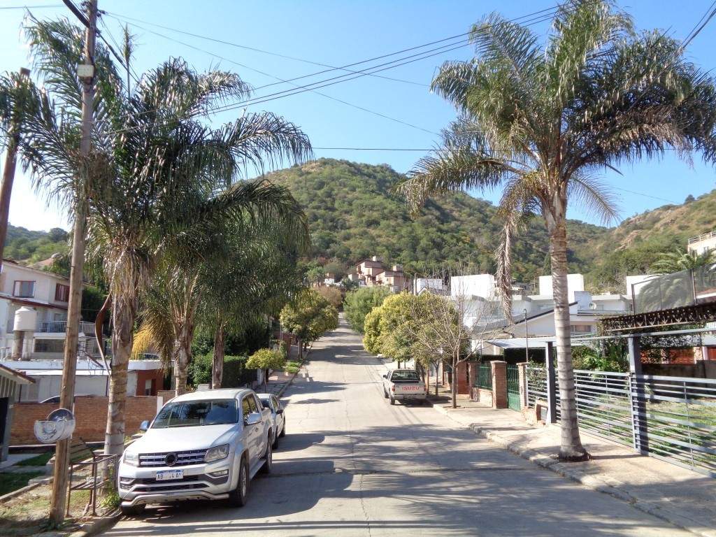 Villa Carlos Paz - Piso Externo de 2 Dormitorios, Amplio y Luminoso con Excelente Vista, Cocina Separada y Patio con Asador