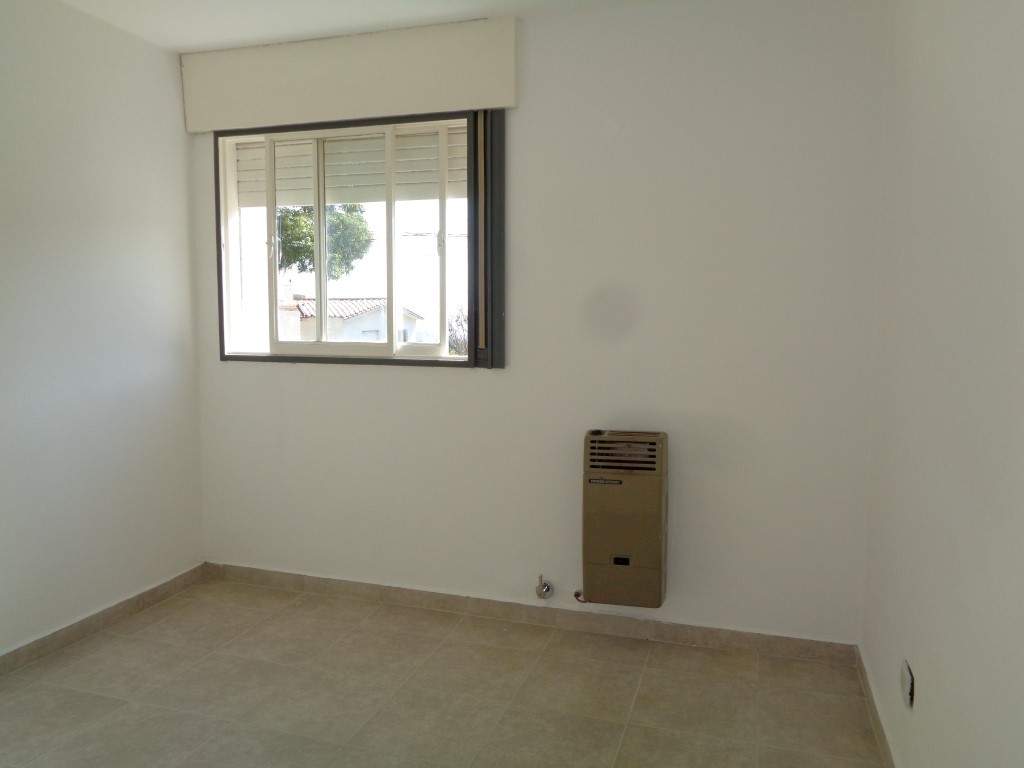 Villa Carlos Paz - Piso Externo de 2 Dormitorios, Amplio y Luminoso con Excelente Vista, Cocina Separada y Patio con Asador