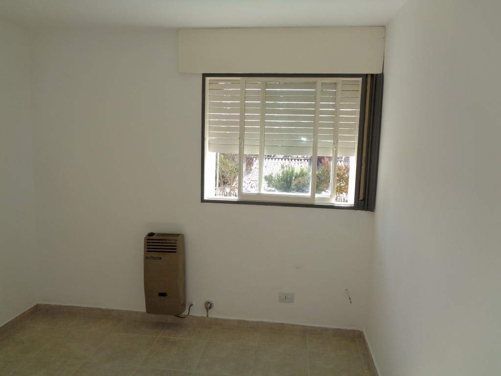 Villa Carlos Paz - Piso Externo de 2 Dormitorios, Amplio y Luminoso con Excelente Vista, Cocina Separada y Patio con Asador