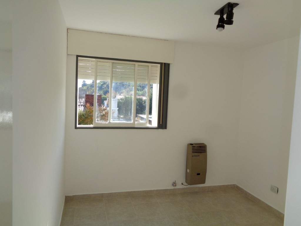 Villa Carlos Paz - Piso Externo de 2 Dormitorios, Amplio y Luminoso con Excelente Vista, Cocina Separada y Patio con Asador