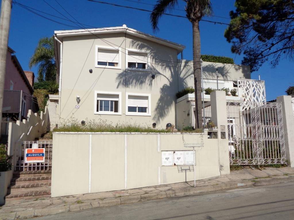 Villa Carlos Paz - Piso Externo de 2 Dormitorios, Amplio y Luminoso con Excelente Vista, Cocina Separada y Patio con Asador