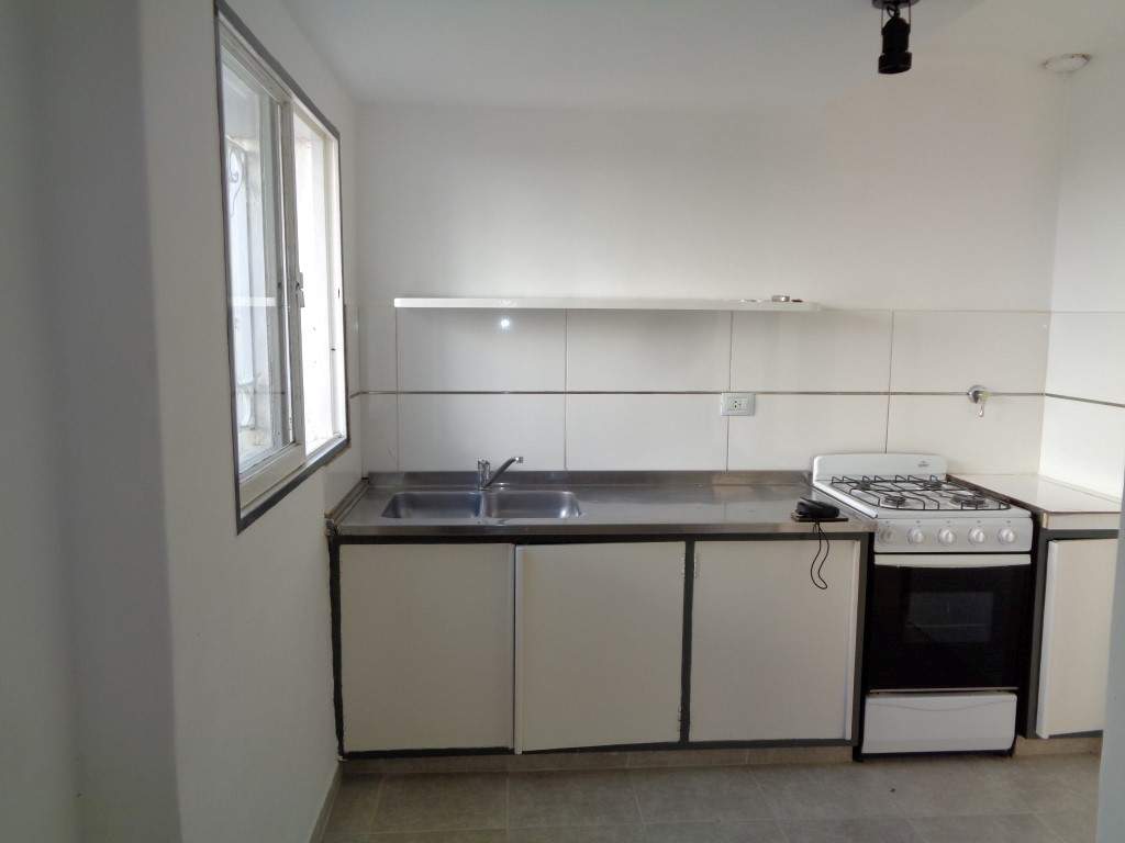 Villa Carlos Paz - Piso Externo de 2 Dormitorios, Amplio y Luminoso con Excelente Vista, Cocina Separada y Patio con Asador