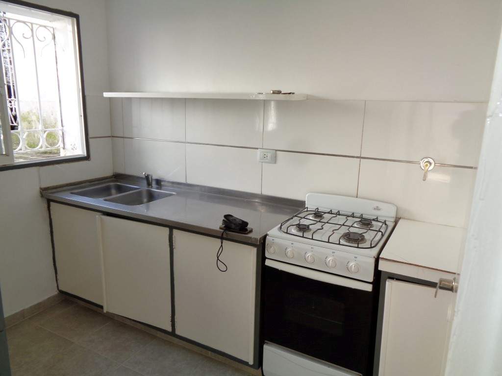 Villa Carlos Paz - Piso Externo de 2 Dormitorios, Amplio y Luminoso con Excelente Vista, Cocina Separada y Patio con Asador