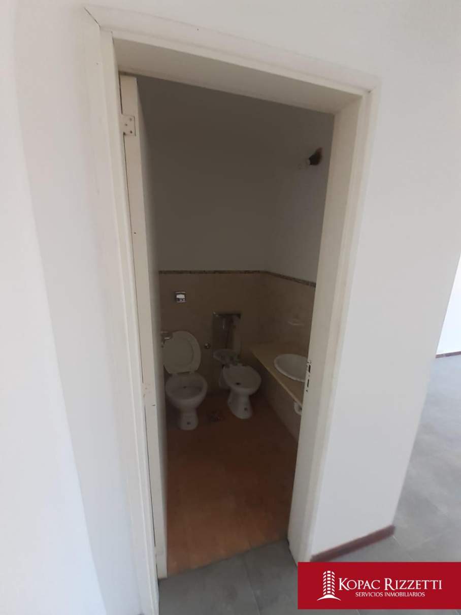 ALBERDI (HUMBERTO PRIMO 900) - ALQUILER OFICINA 42 M2.