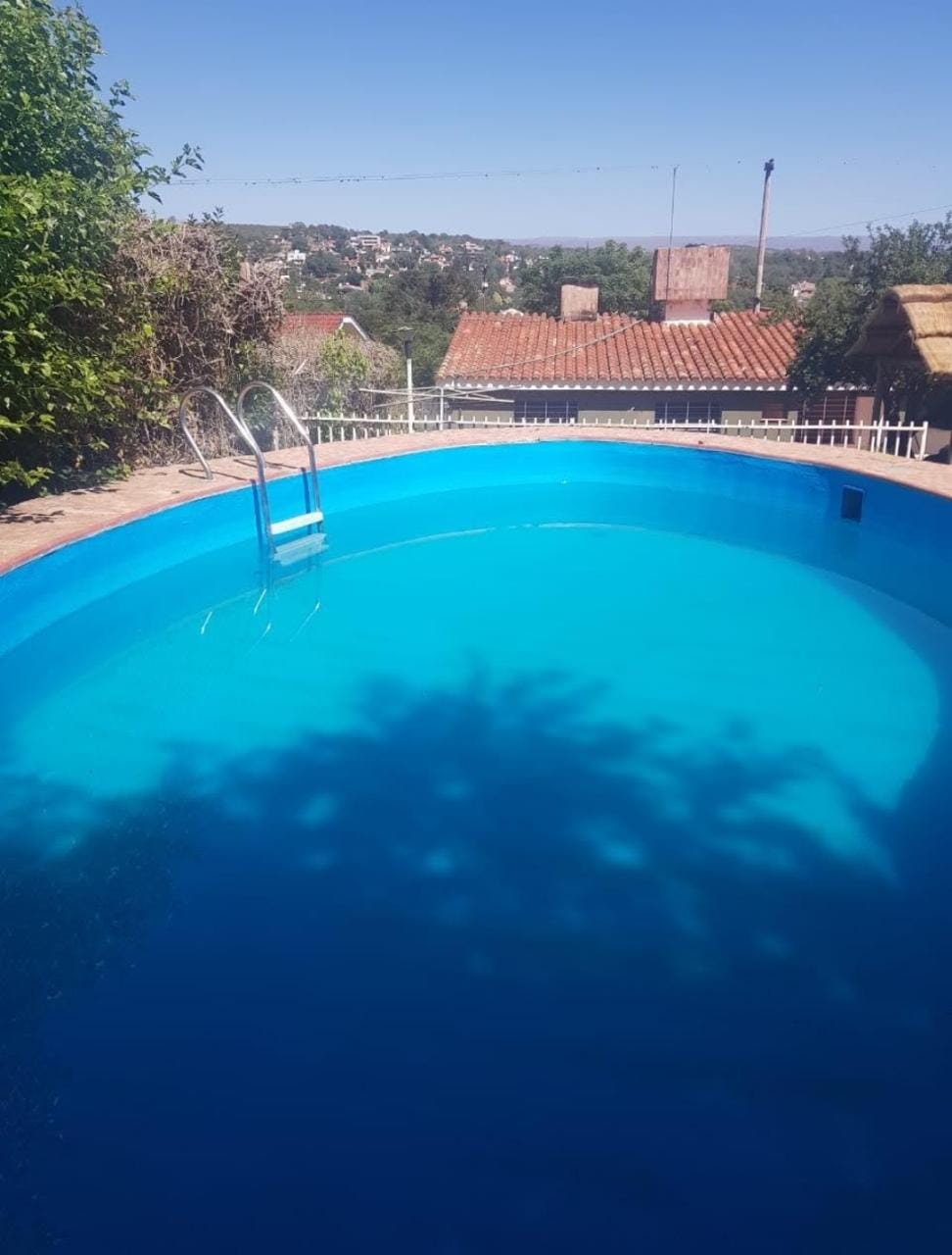 Venta casa de 2 dorm. y dpto de 1 dorm. a 1 cuadra del río - Carlos Paz