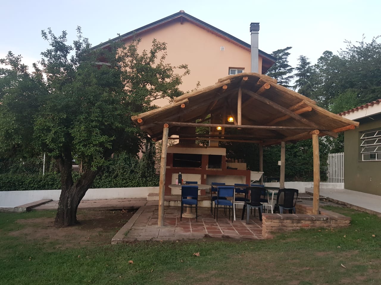 Venta casa de 2 dorm. y dpto de 1 dorm. a 1 cuadra del río - Carlos Paz