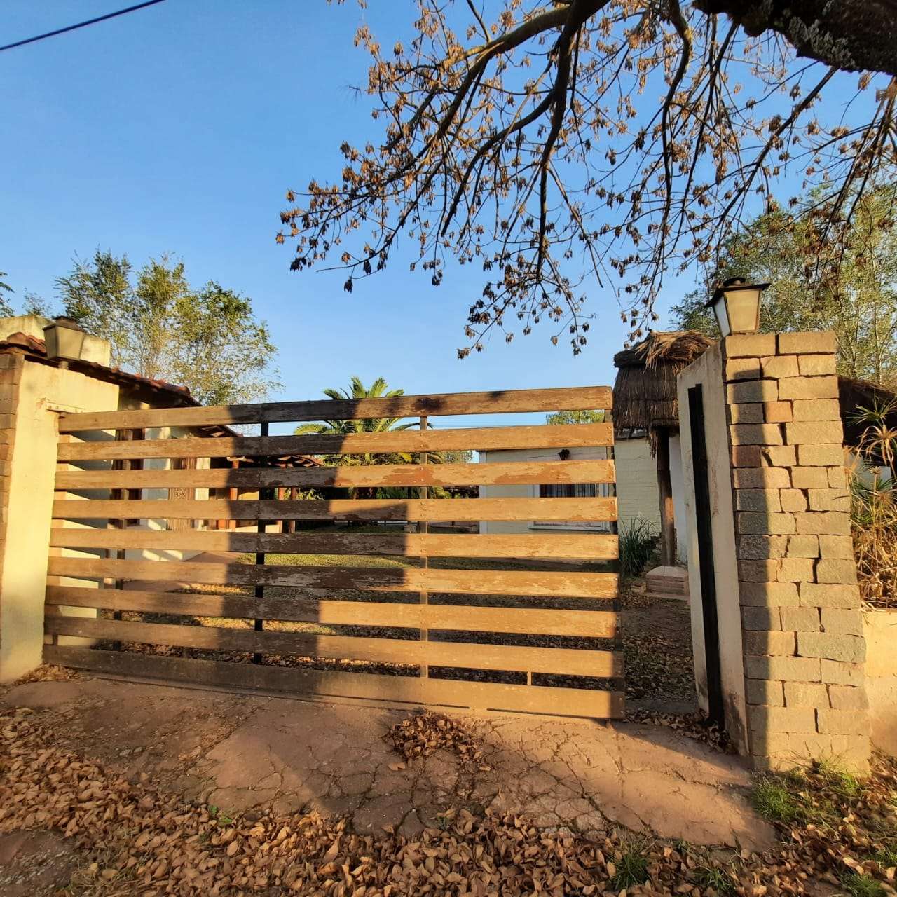 CABAÑAS EN VENTA, CON ESCRITURA Y GAS NATURAL! SOBRE AV. LOS PESCADORES.