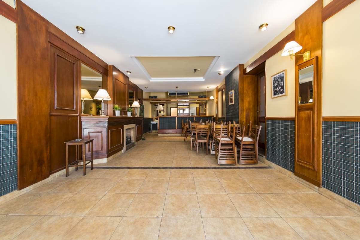 Hotel. 4 dormitorios. 3 baños. Salón  Bar. Patio. B Alta Córdoba.