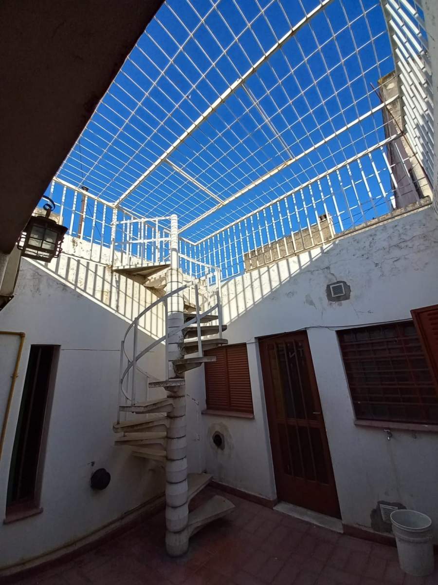 ALQUILER CASA 3 DORMITORIOS BARRIO CENTRO CON PATIO Y TERRAZA