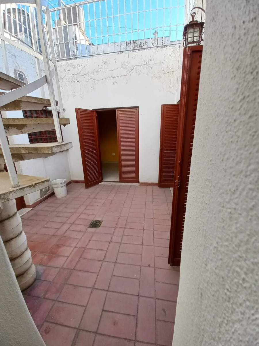 ALQUILER CASA 3 DORMITORIOS BARRIO CENTRO CON PATIO Y TERRAZA