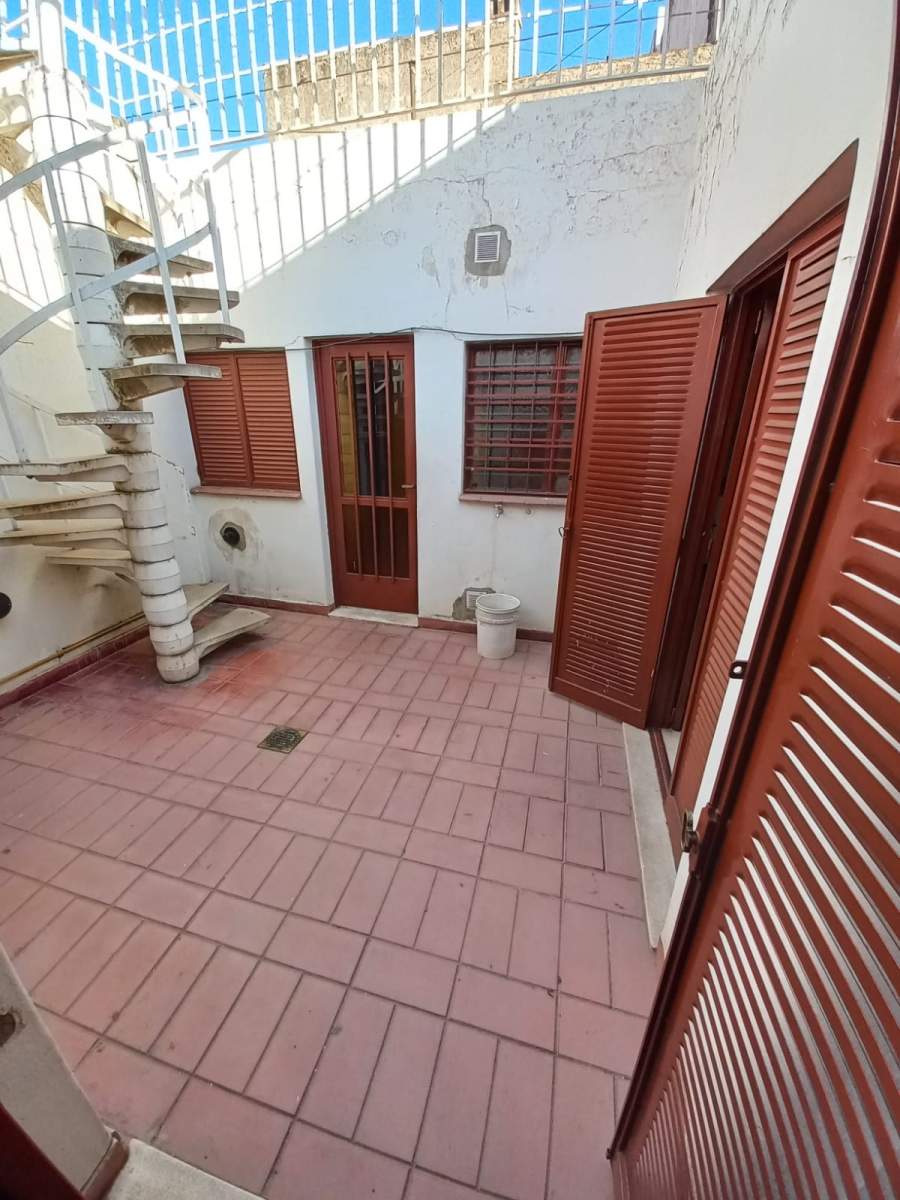 ALQUILER CASA 3 DORMITORIOS BARRIO CENTRO CON PATIO Y TERRAZA
