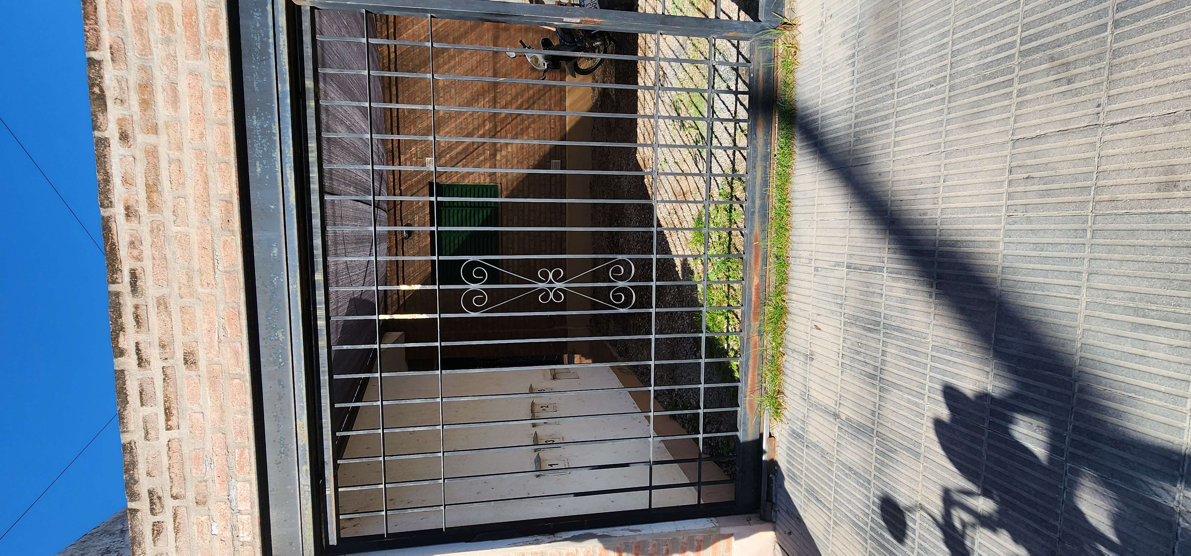 Talleres Oeste alquiler 2d  Cochera