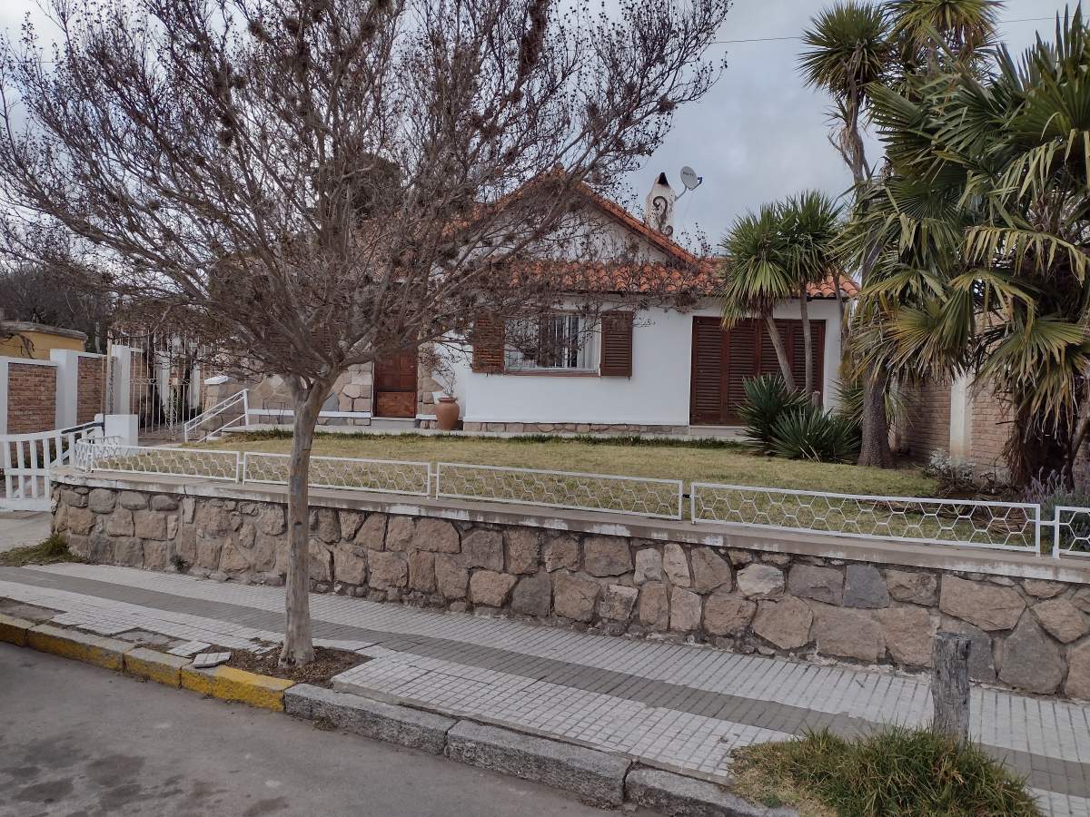 CASA EN VENTA PLENO CENTRO DE LA CUMBRE CON GAS NATURAL