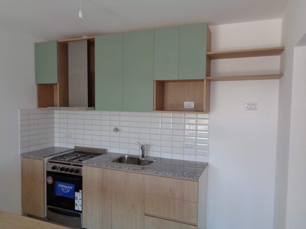 Barrio Cerrado - Casa de Categoría a Estrenar de 3 Dormitorios, Amplia con Cochera Doble, Escritorio, 2 Baños y Patio con Asador