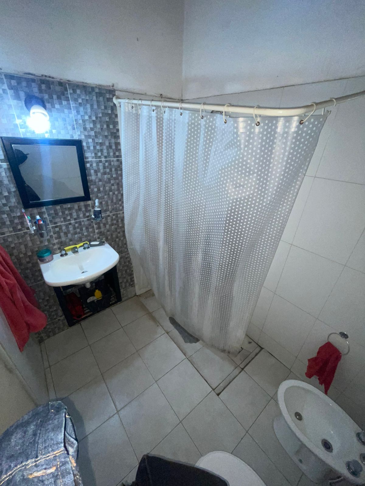 VENTA 2 CASAS- B Los Plátanos  (a 2 cuadras de Av. Maestro Vidal y Av. Fuerza Aérea Argentina)