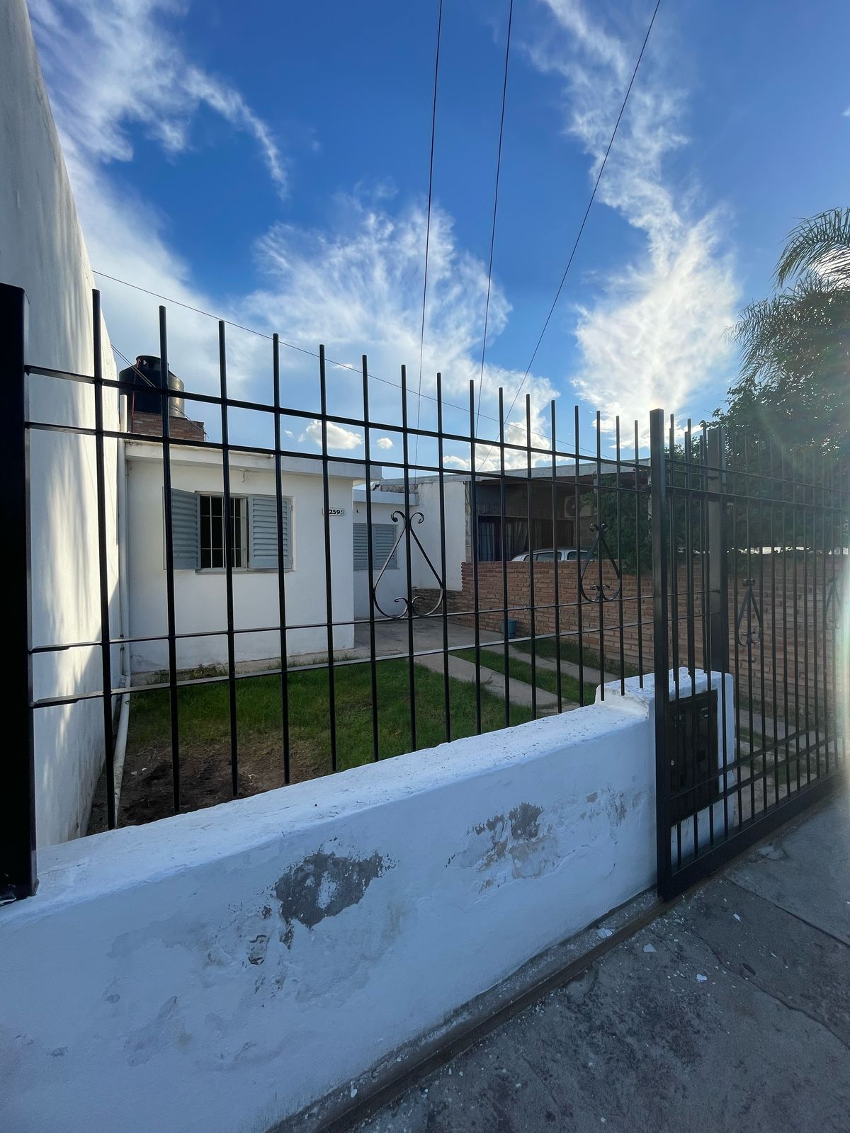 VENTA 2 CASAS- B Los Plátanos  (a 2 cuadras de Av. Maestro Vidal y Av. Fuerza Aérea Argentina)