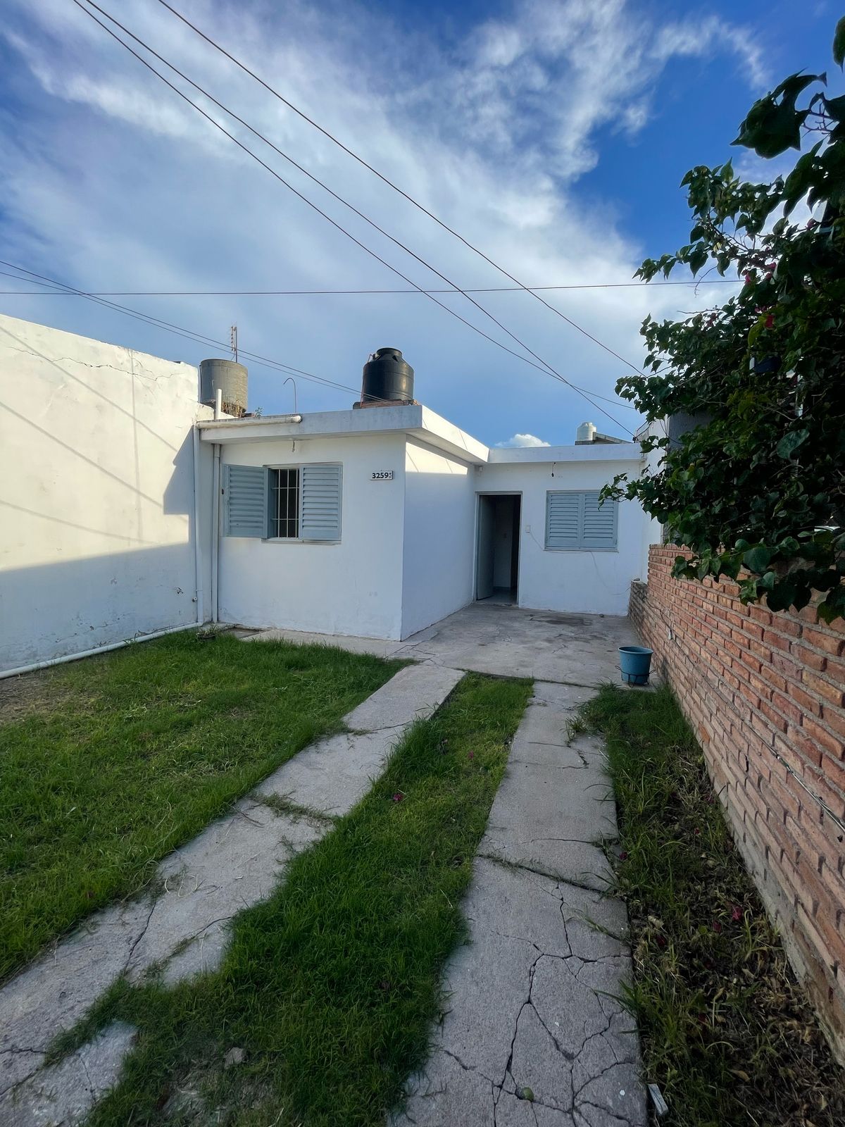 VENTA 2 CASAS- B Los Plátanos  (a 2 cuadras de Av. Maestro Vidal y Av. Fuerza Aérea Argentina)