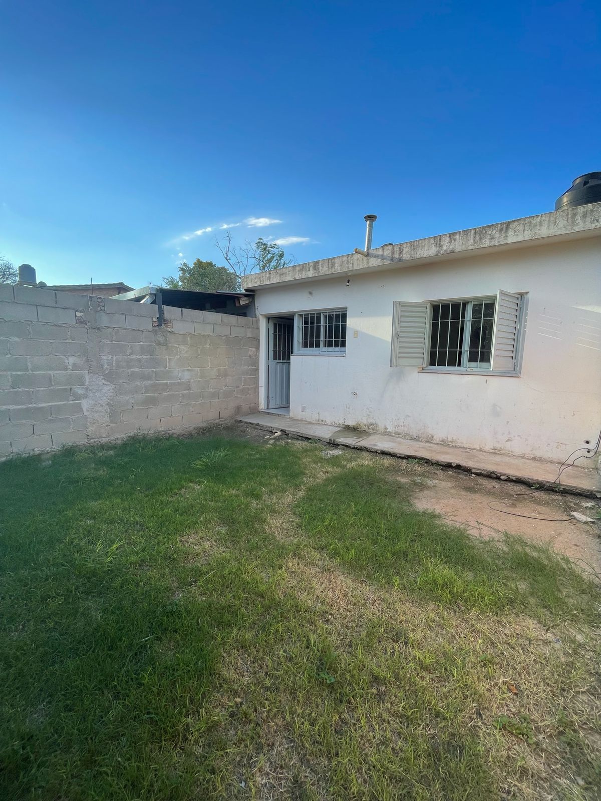 VENTA 2 CASAS- B Los Plátanos  (a 2 cuadras de Av. Maestro Vidal y Av. Fuerza Aérea Argentina)