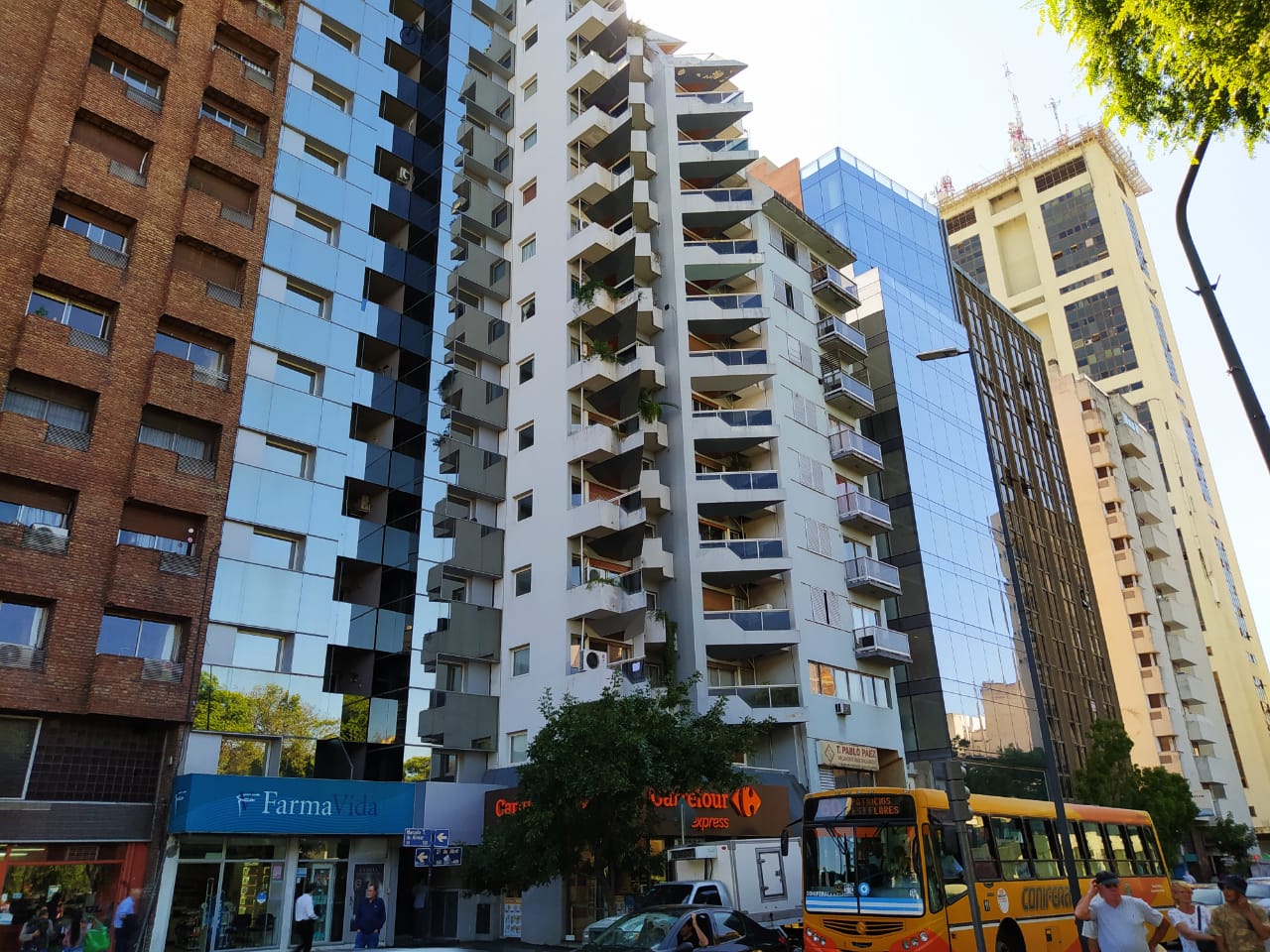 27 de Abril y Cañada! Alq. 2 Dor. 3 Baños, con Balcón Ext. - Córdoba.-