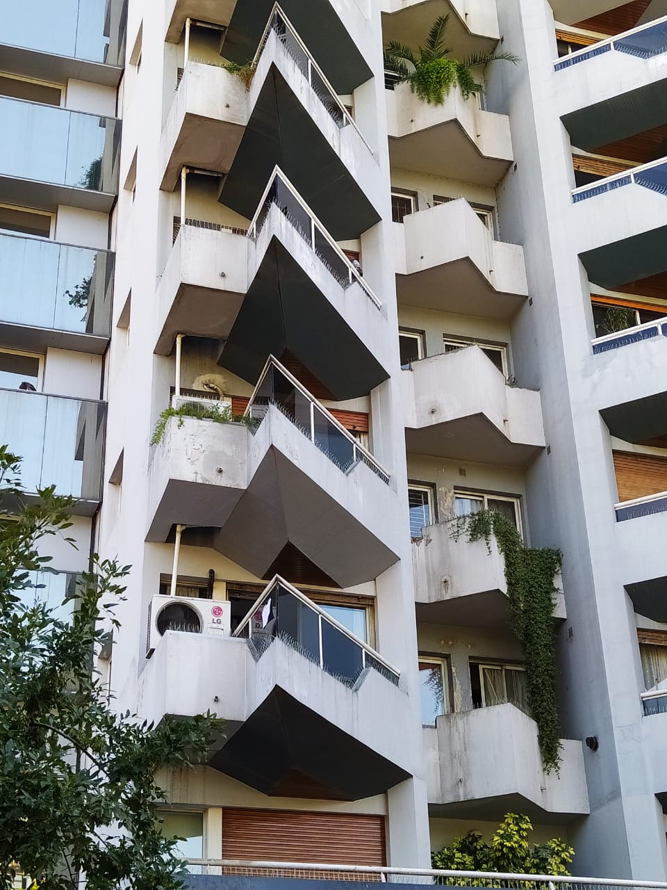 27 de Abril y Cañada! Alq. 2 Dor. 3 Baños, con Balcón Ext. - Córdoba.-