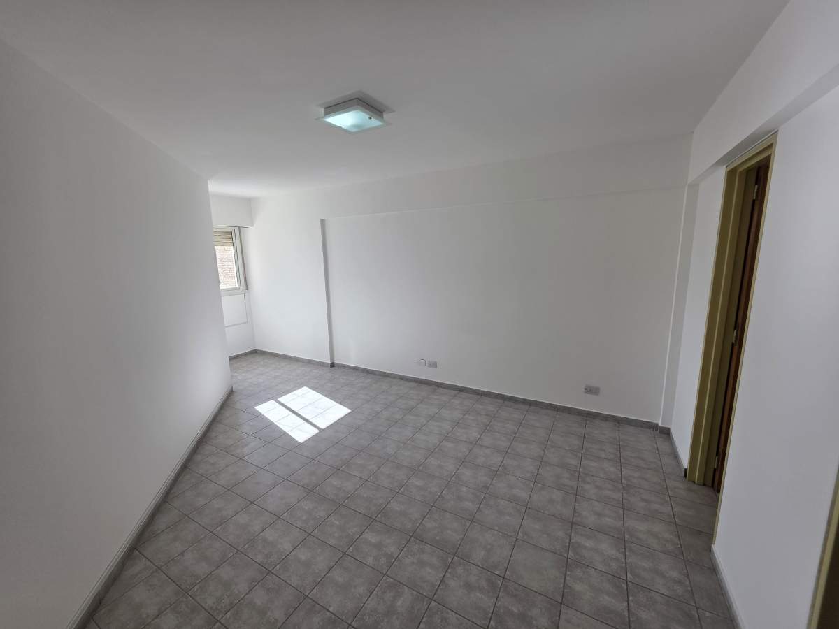 27 de Abril y Cañada! Alq. 2 Dor. 3 Baños, con Balcón Ext. - Córdoba.-