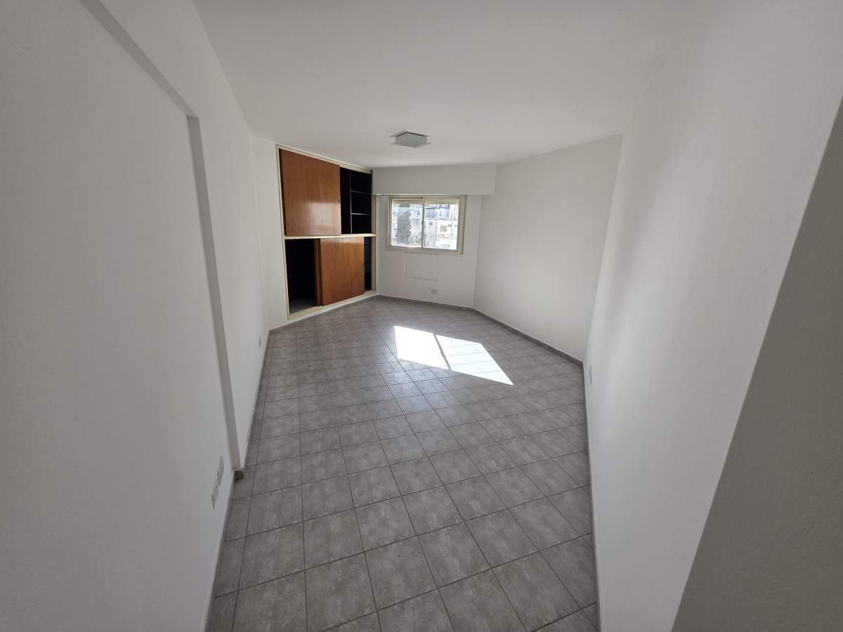 27 de Abril y Cañada! Alq. 2 Dor. 3 Baños, con Balcón Ext. - Córdoba.-