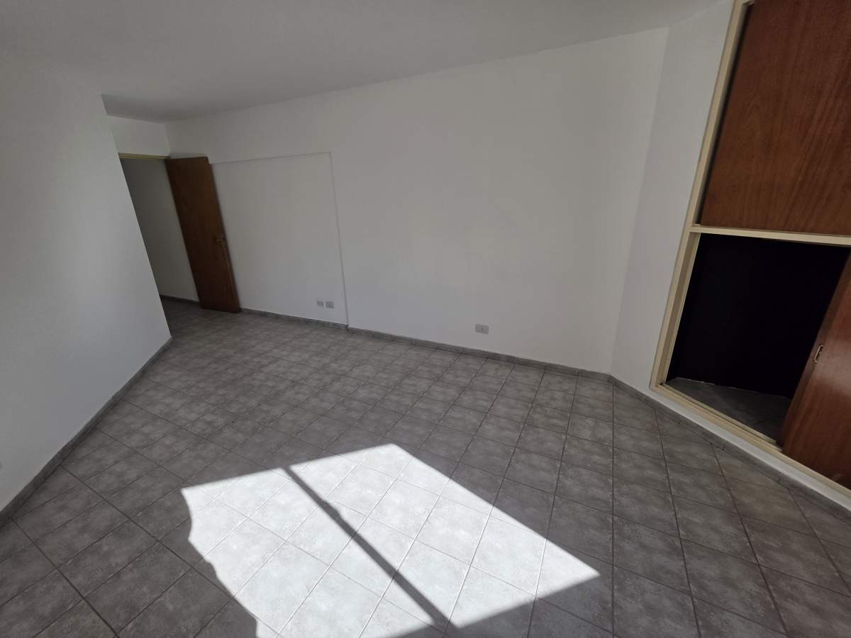 27 de Abril y Cañada! Alq. 2 Dor. 3 Baños, con Balcón Ext. - Córdoba.-