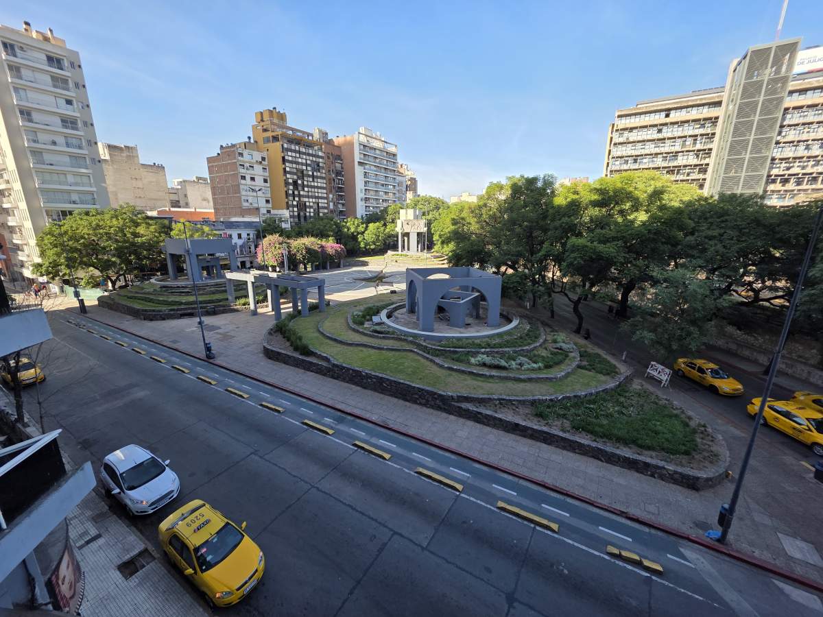 27 de Abril y Cañada! Alq. 2 Dor. 3 Baños, con Balcón Ext. - Córdoba.-