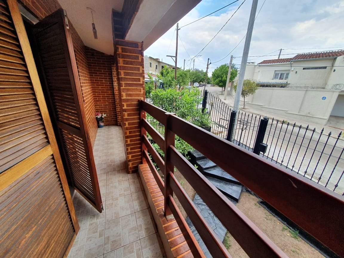 Hermosa Casa Parque Chacabuco 23 dor,- Zona Shopping