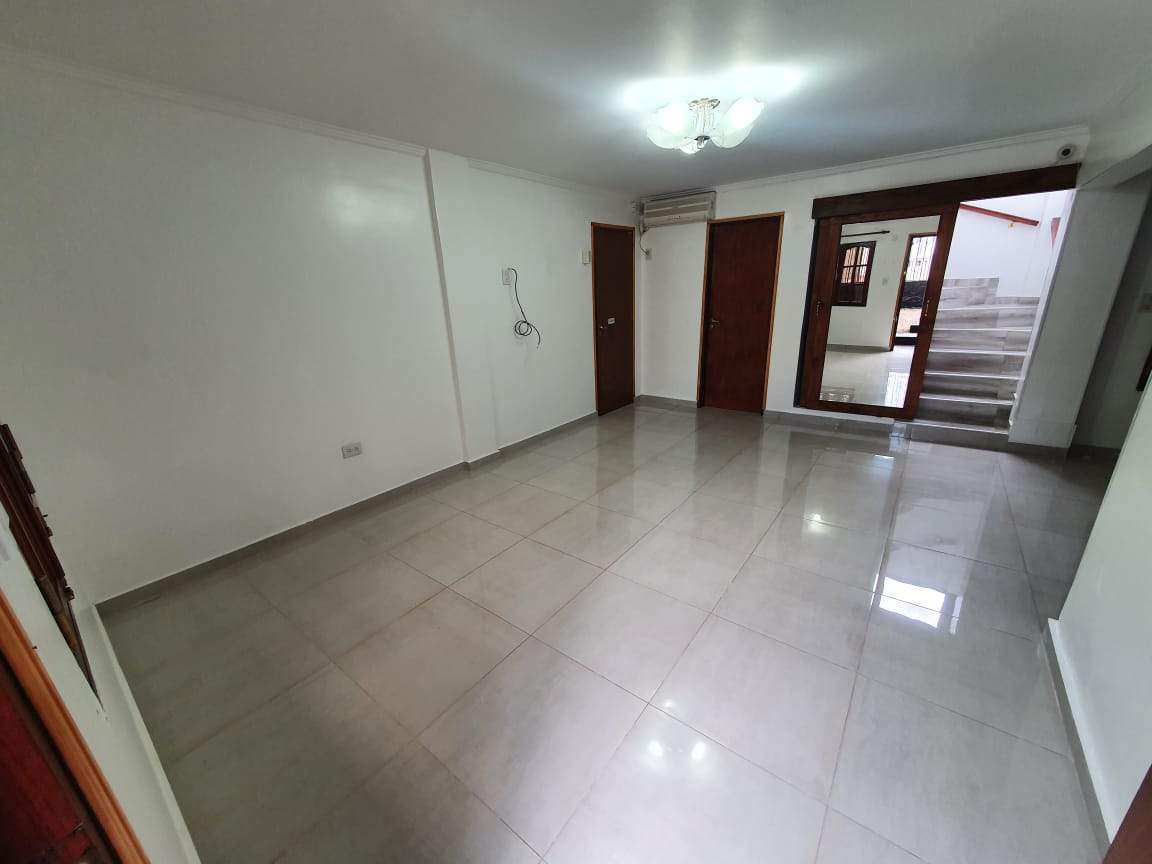 Hermosa Casa Parque Chacabuco 23 dor,- Zona Shopping