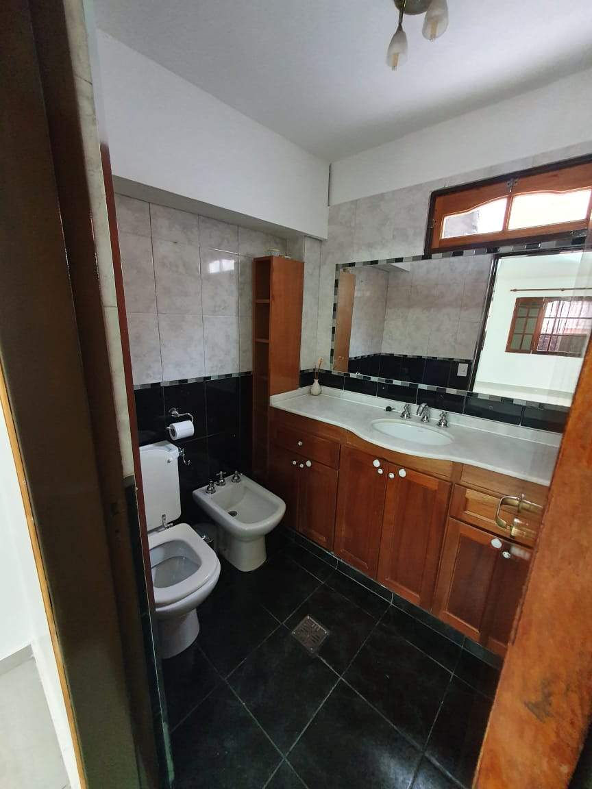 Hermosa Casa Parque Chacabuco 23 dor,- Zona Shopping