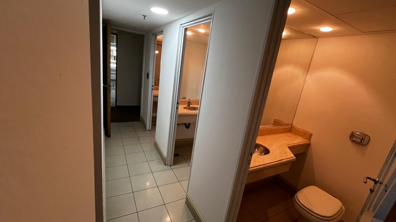 VENTA OFICINA Categoría  280 m2 Ecipsa Tower Vistas a Yrigoyen 2 COCHERAS