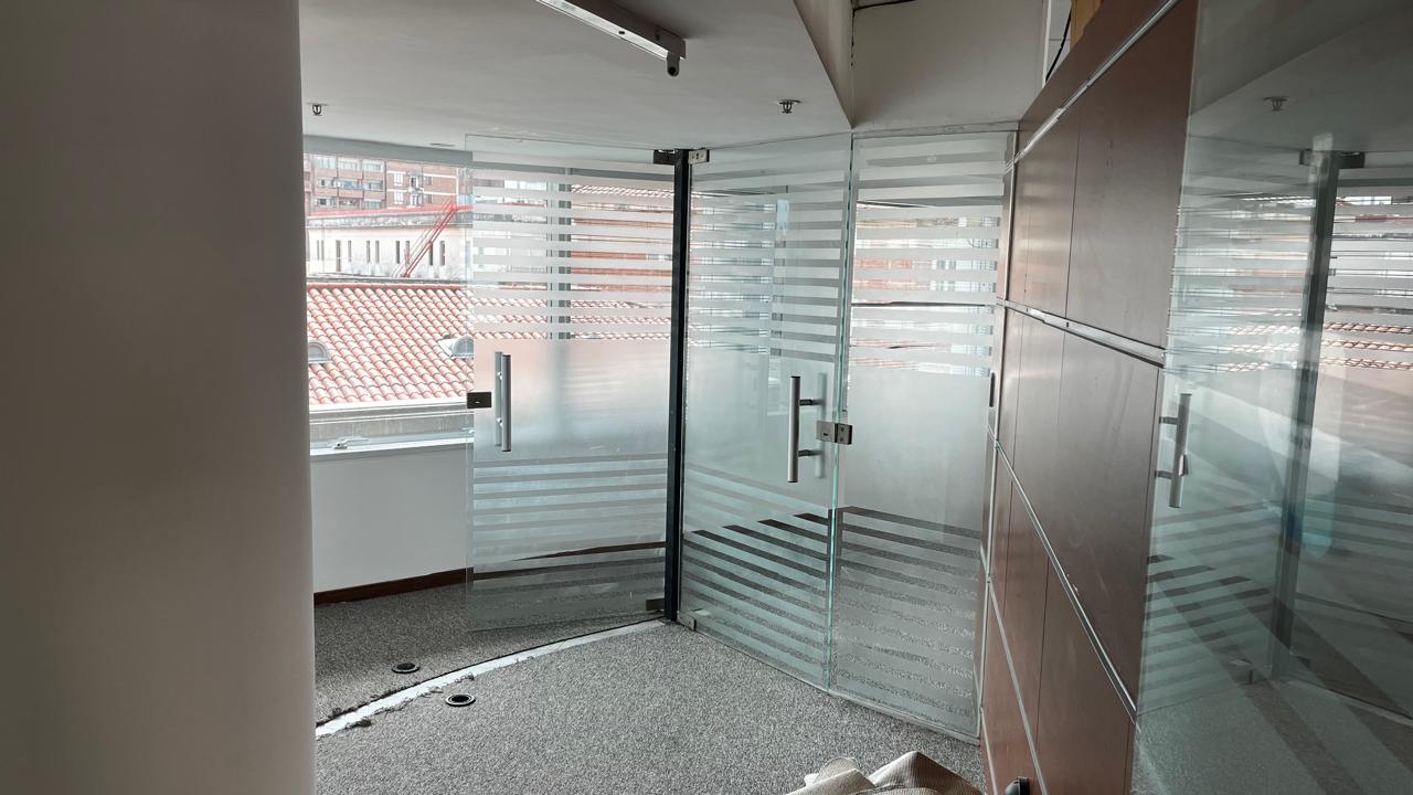 VENTA OFICINA Categoría  280 m2 Ecipsa Tower Vistas a Yrigoyen 2 COCHERAS
