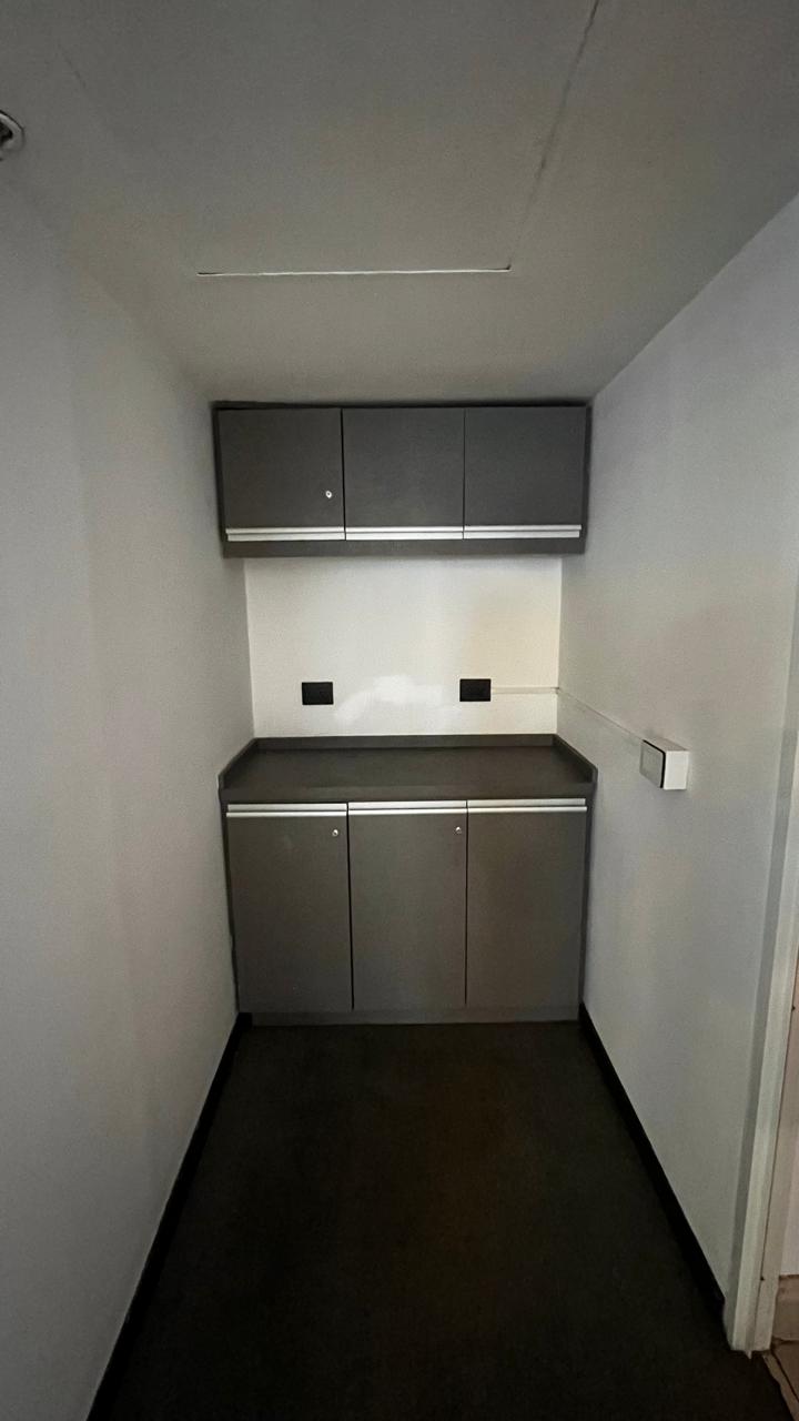 VENTA OFICINA Categoría  280 m2 Ecipsa Tower Vistas a Yrigoyen 2 COCHERAS