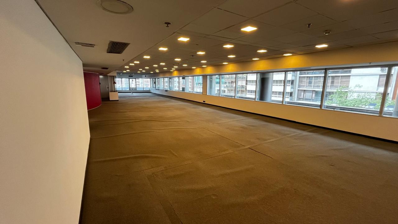 VENTA OFICINA Categoría  280 m2 Ecipsa Tower Vistas a Yrigoyen 2 COCHERAS