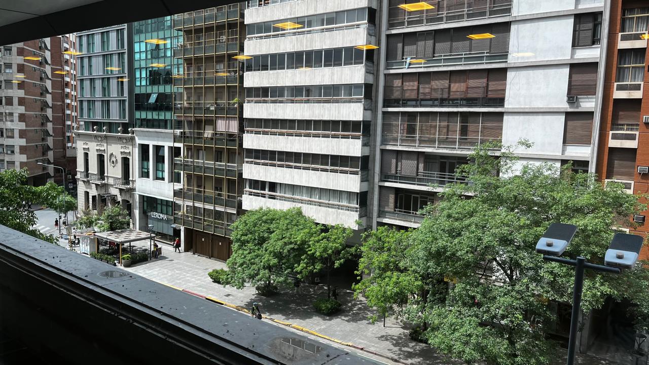 VENTA OFICINA Categoría  280 m2 Ecipsa Tower Vistas a Yrigoyen 2 COCHERAS
