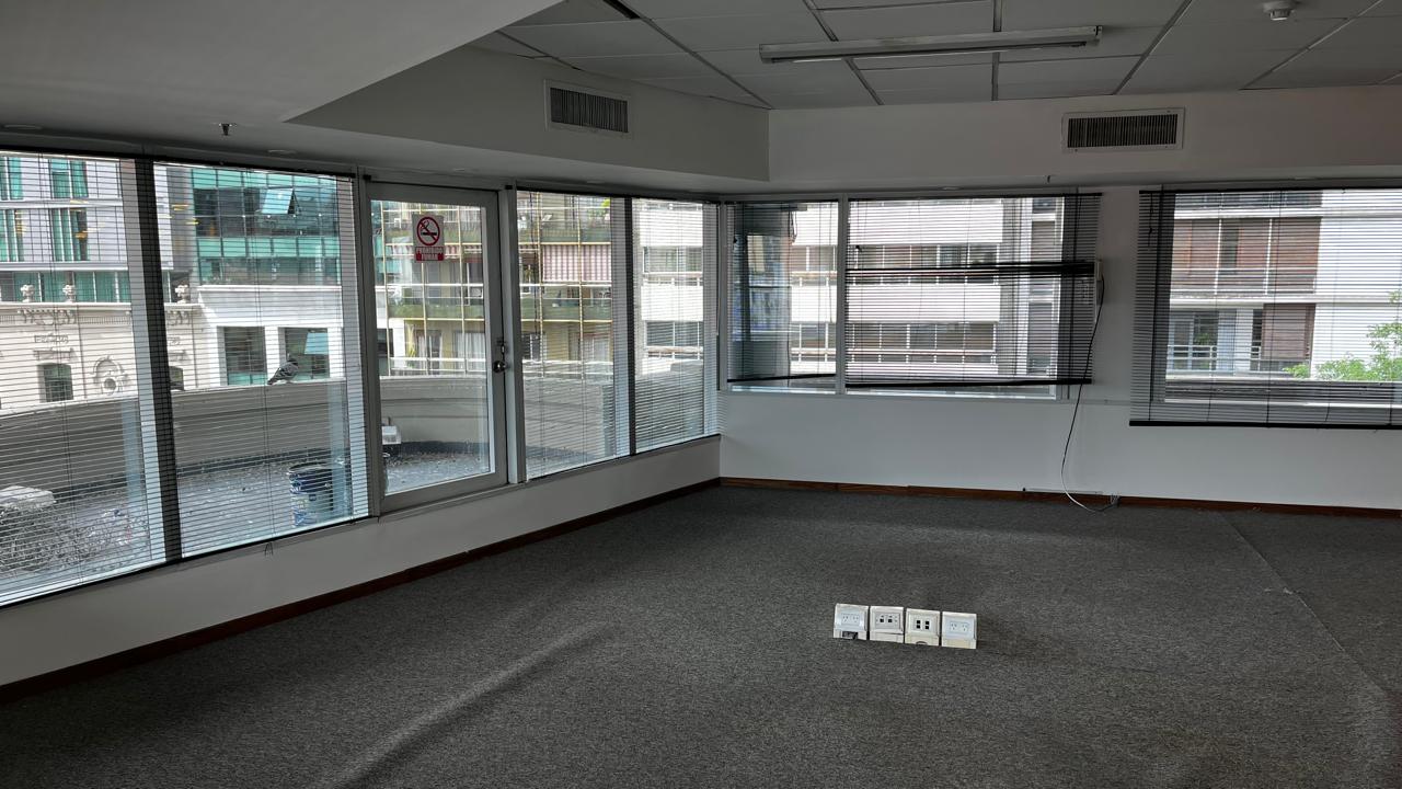 VENTA OFICINA Categoría  280 m2 Ecipsa Tower Vistas a Yrigoyen 2 COCHERAS