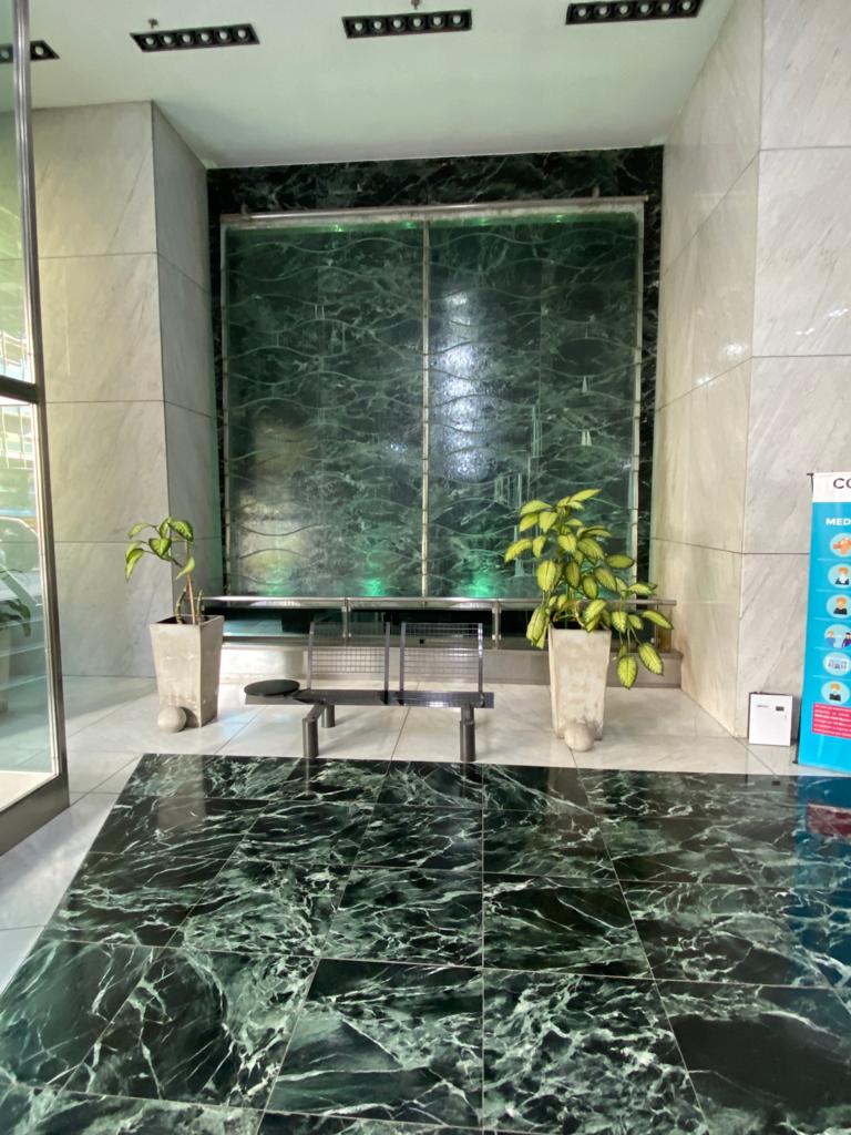 VENTA OFICINA Categoría  280 m2 Ecipsa Tower Vistas a Yrigoyen 2 COCHERAS